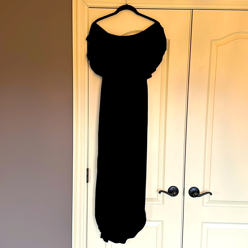 Off the shoulder, side slits, pockets!